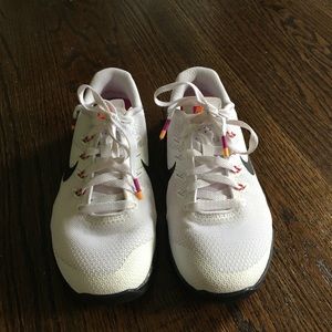 Metcon 4 Women’s Cross Training Shoes-white/black